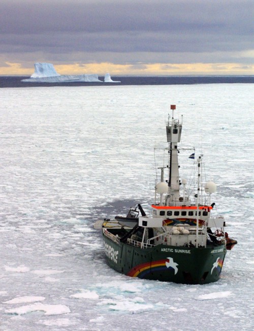 greenpeace-the arctic sunrise.jpg (221 KB)